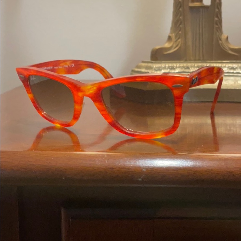 Ray Ban Wayfarers Scarlet Color